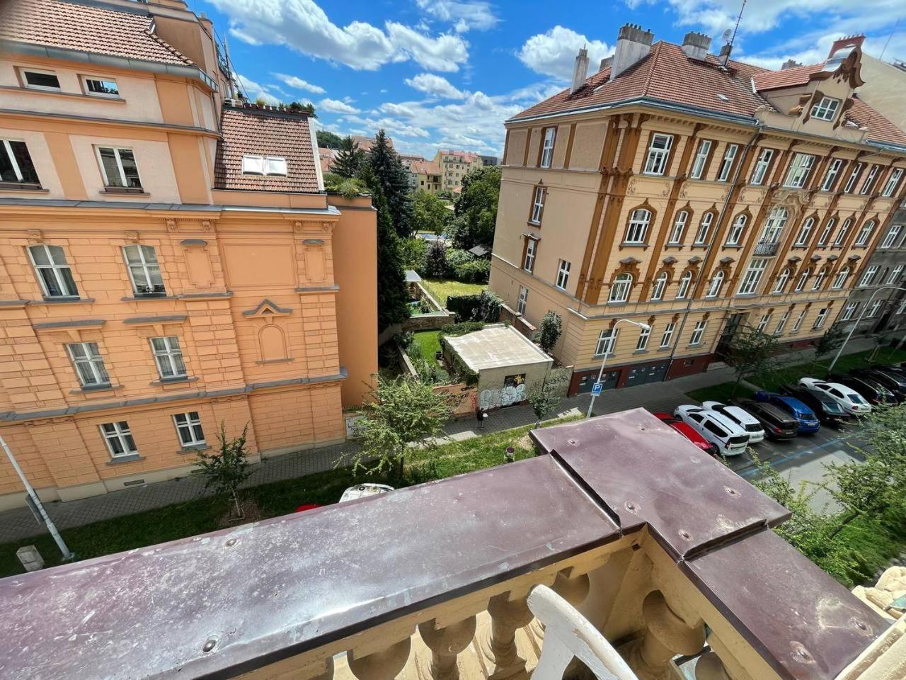 Rooms Veveri - Uvoz, 10 Min Peski Do Centru Brünn  Kültér fotó